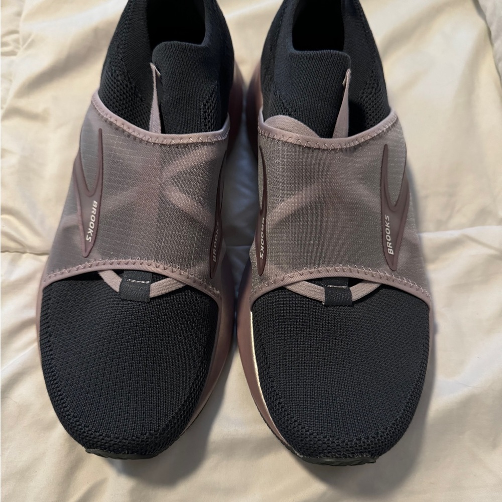 Brooks size 7 tennis shoes